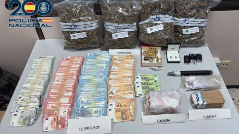 Efectos aprehendidos tras los registros realizados por la Policia Nacional en Alzira, Algemes&iacute; y Valencia