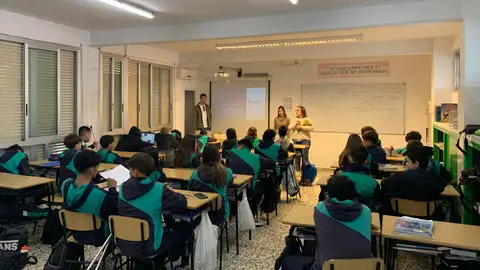 Los Hospitales Vithas en Alicante forman en primeros auxilios a 145 alumnos y docentes del Colegio Santísimo Sacramento FEYDA Los Hospitales Vithas en Alicante forman en primeros auxilios a 145 alumnos y docentes del Colegio Santísimo Sacramento FEYDA