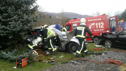 Cuatro heridos, dos de ellos graves, tras una colisión múltiple en Sunbilla Cuatro heridos, dos de ellos graves, tras una colisión múltiple en Sunbilla