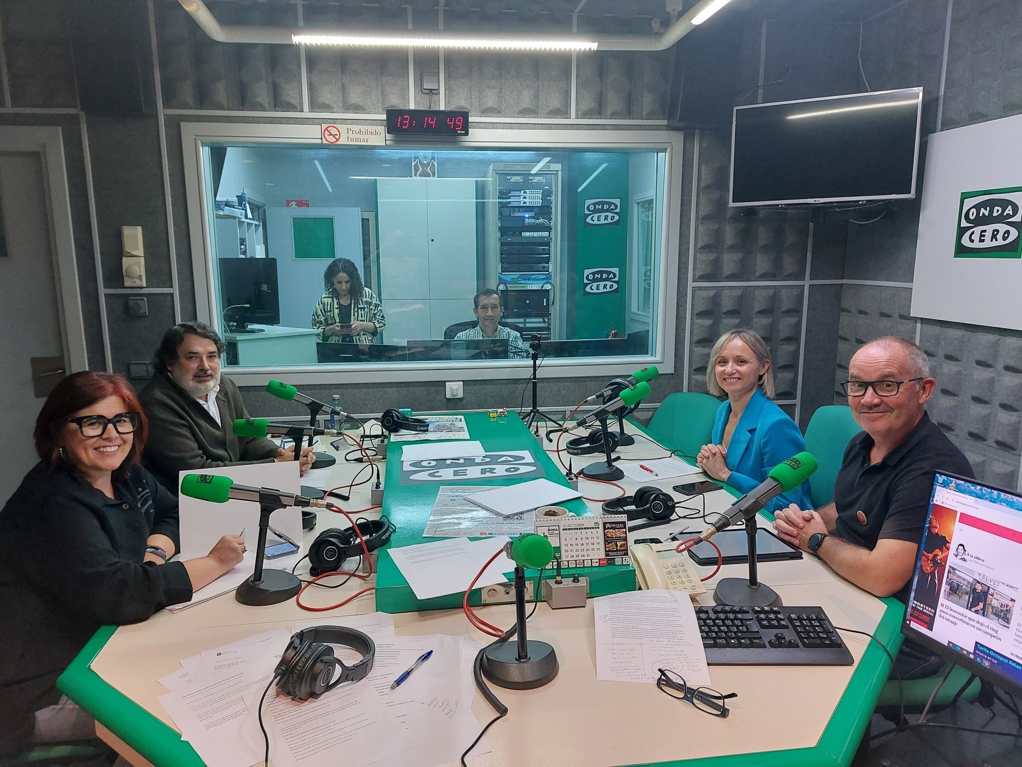 El Gobierno Local señala que Santiago "es una ciudad segura" y "no hay aumento de la conflictividad mientras la oposición reclama "mayor diálogo con los vecinos" y "mayor presencia policial" El Gobierno Local señala que Santiago "es una ciudad segura" y "no hay aumento de la conflictividad mientras la oposición reclama "mayor diálogo con los vecinos" y "mayor presencia policial"