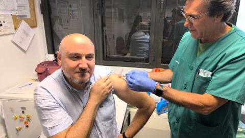 Francisco Jos&eacute; Garc&iacute;a se puso la vacuna el d&iacute;a en el que comienza la campa&ntilde;a antigripal