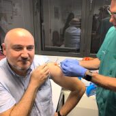 Francisco José García se puso la vacuna el día en el que comienza la campaña antigripal