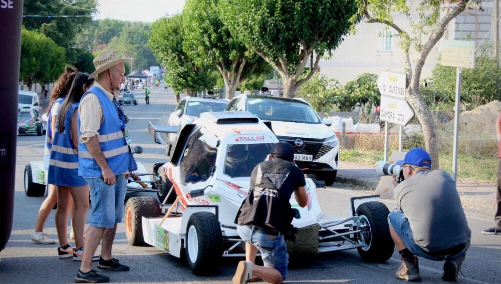 Mario Rivera cazado pola prensa