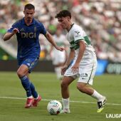 Rodrigo Mendoza, ante el Oviedo con el Elche.
