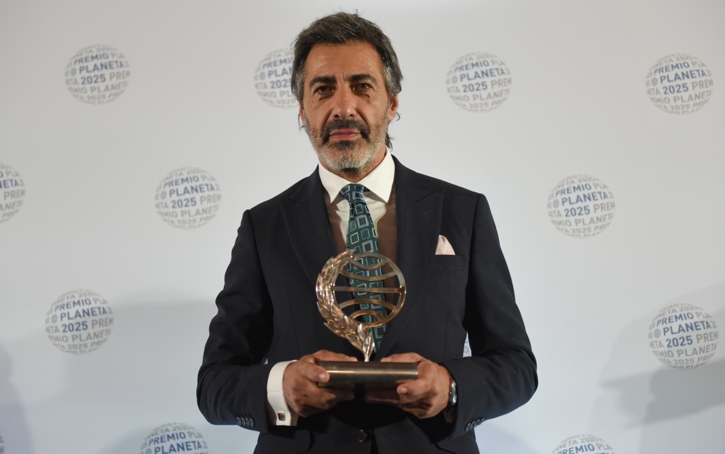 Juan del Val tras ganar el Premio Planeta 2025: "Es difícil estar tan bien como estoy yo en ese momento" Juan del Val tras ganar el Premio Planeta 2025: "Es difícil estar tan bien como estoy yo en ese momento"