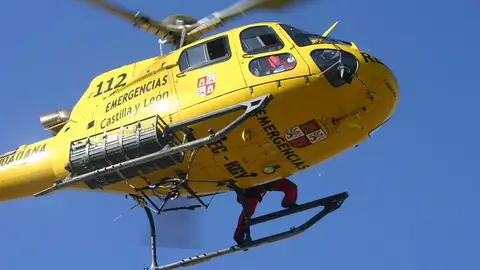 Evacuado en helicóptero un ciclista de unos 70 años tras una caída en la N-120, en Ledigos .