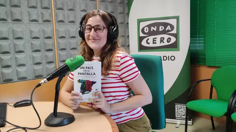 Raquel Piñeiro: “Es muy interesante la capacidad del audiovisual para retratar un territorio pero también para inventarlo” La última y nos vamos