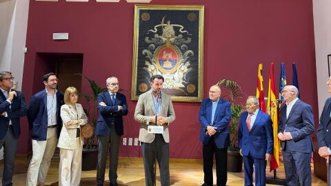 Acto de colocaci&oacute;n de las placas de recuerdo de los hijos predilectos, adoptivos y de los alcaldes desde 1923.