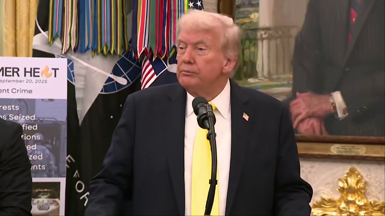 Trump explica por qué bombardea las narcolanchas en Venezuela en lugar de pararlas: "Son rápidas, pero no más que los misiles" Trump explica por qué bombardea las narcolanchas en Venezuela en lugar de pararlas: "Son rápidas, pero no más que los misiles"