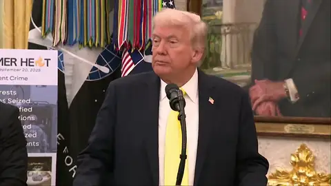 Trump explica por qué bombardea las narcolanchas en Venezuela en lugar de pararlas: "Son rápidas, pero no más que los misiles" Trump explica por qué bombardea las narcolanchas en Venezuela en lugar de pararlas: "Son rápidas, pero no más que los misiles"