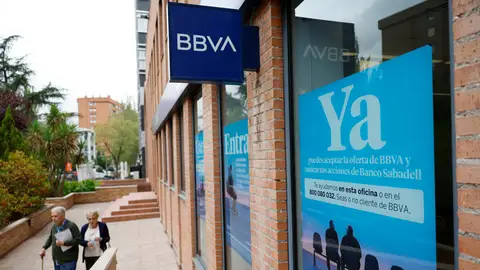 Fotografía de archivo en donde se ve una sucursal del banco español BBVA. Fotografía de archivo en donde se ve una sucursal del banco español BBVA.