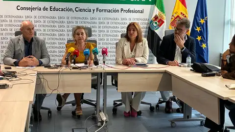 La Junta de Extremadura sube el salario anual de los docentes en 1.120 euros a partir de enero de 2026 La Junta de Extremadura sube el salario anual de los docentes en 1.120 euros a partir de enero de 2026