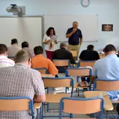 Alumnos examinándose del permiso de conducción Alumnos examinándose del permiso de conducción