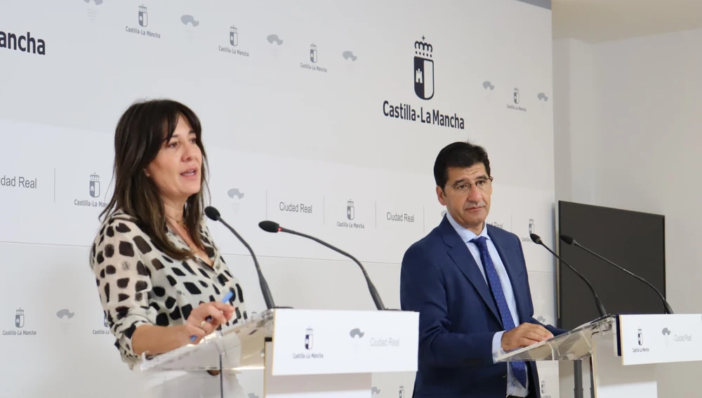 Blanca Fernández junto al vicepresidente segundo de la Junta, José Manuel Caballero Blanca Fernández junto al vicepresidente segundo de la Junta, José Manuel Caballero