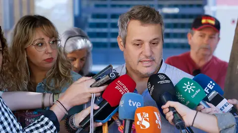 Isaac Villar, tío materno de Sandra, la joven que se suicidó el pasado martes en Sevilla Isaac Villar, tío materno de Sandra, la joven que se suicidó el pasado martes en Sevilla/ EFE/ Jose Manuel Vidal