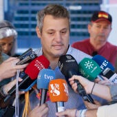 Isaac Villar, tío materno de Sandra, la joven que se suicidó el pasado martes en Sevilla/ EFE/ Jose Manuel Vidal