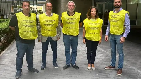Sindicatos docentes piden la dimisión de la consejera de Educación tras no alcanzar un acuerdo sobre la subida salarial Sindicatos docentes piden la dimisión de la consejera de Educación tras no alcanzar un acuerdo sobre la subida salarial