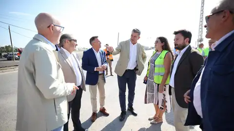El conseller de Medio Ambiente, Infraestructuras y Territorio, Vicente Martínez Mus durante la visita a las obras. El conseller de Medio Ambiente, Infraestructuras y Territorio, Vicente Martínez Mus durante la visita a las obras.