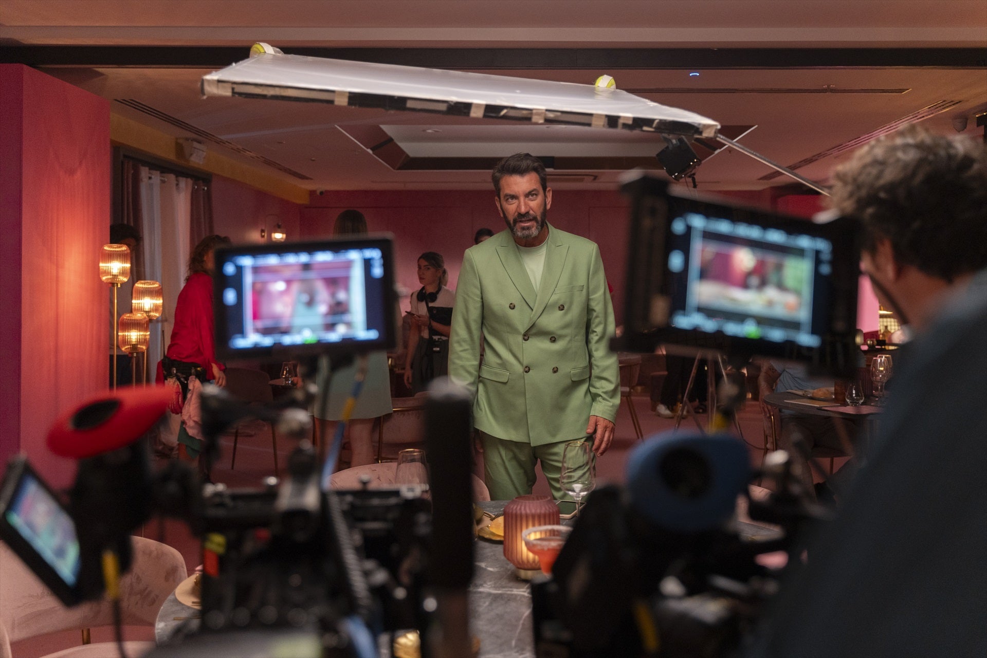 Arturo Valls nos ayuda a prepara unos mejillones con txistorra para ver 'Pequeños calvarios' Arturo Valls nos ayuda a prepara unos mejillones con txistorra para ver 'Pequeños calvarios'