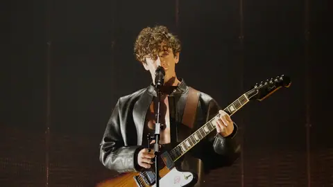 Guitarricadelafuente, sensual y energético Guitarricadelafuente, sensual y energético