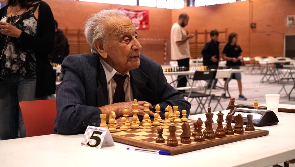 Manolin, 104 años, el ajedrecista mas longevo del mundo