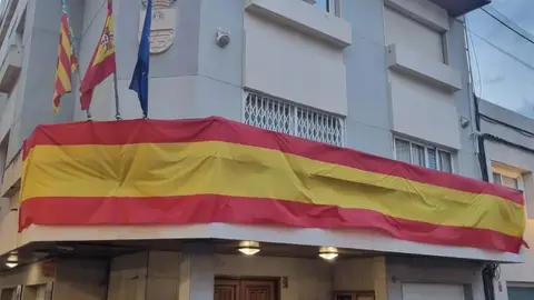 Una de las banderas de la polémica Una de las banderas de la polémica