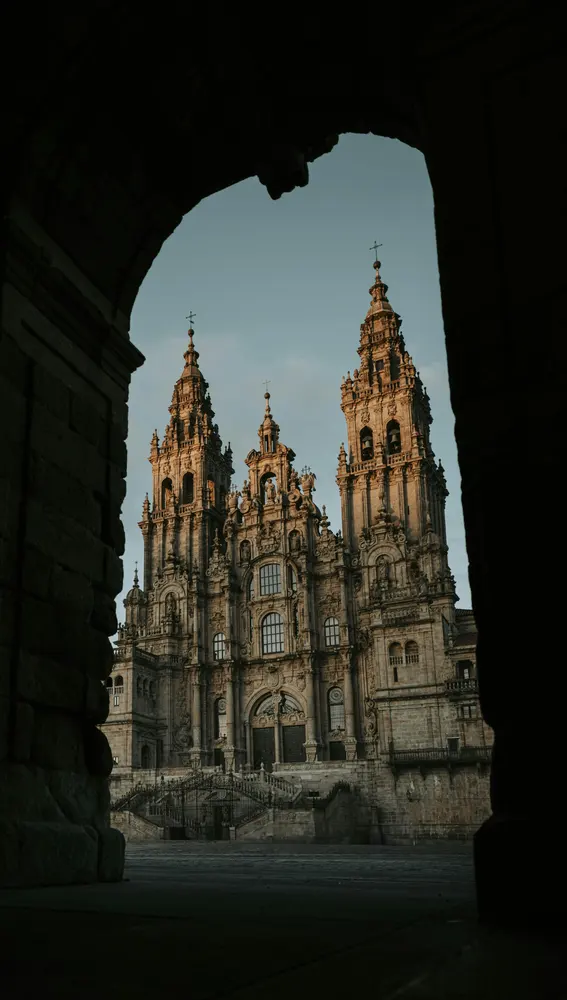 En el Pórtico de la Gloria de la Catedral de Santiago ya aparece la empanada gallega En el Pórtico de la Gloria de la Catedral de Santiago ya aparece la empanada gallega