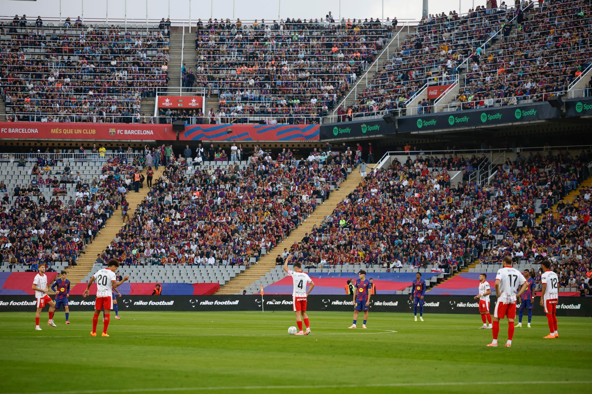 El Barça - Girona se para antes de empezar por la protesta de la AFE y LaLiga censura las imágenes El Barça - Girona se para antes de empezar por la protesta de la AFE y LaLiga censura las imágenes