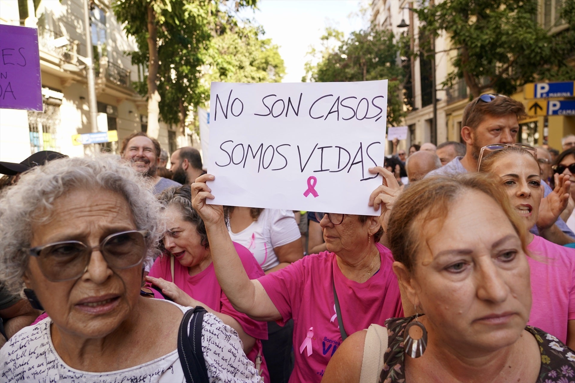 El PSOE exige a Juanma Moreno "que deje mentir" y el PP pide incluir la salud mental en el tratamiento del cáncer de mama El PSOE exige a Juanma Moreno "que deje mentir" y el PP pide incluir la salud mental en el tratamiento del cáncer de mama
