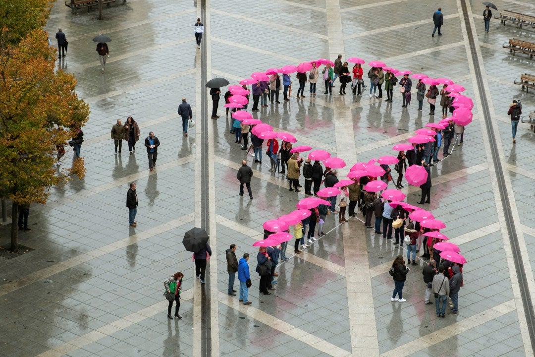 Mujeres diagnosticadas con cáncer de mama piden dejar de "romantizar" la enfermedad y reclaman más investigación Mujeres diagnosticadas con cáncer de mama piden dejar de "romantizar" la enfermedad y reclaman más investigación