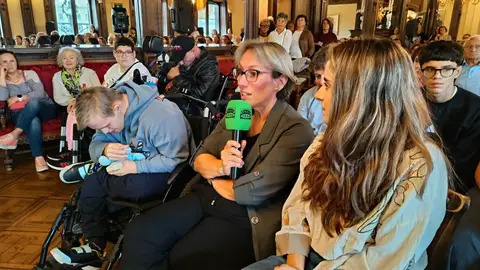 Ainhoa, Izaskun y Jonan en el especial de Julia en la onda por 'La mirada del paciente' Ainhoa, Izaskun y Jonan en el especial de Julia en la onda por 'La mirada del paciente'