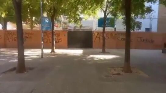 El colegio de la ni&ntilde;a que se suicid&oacute; en Sevilla emite un comunicado y pide que cese "cualquier situaci&oacute;n violenta" en sus inmediaciones