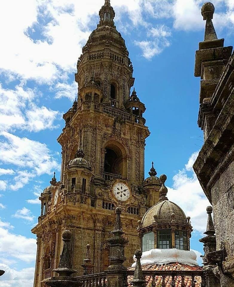 La Xunta de Goberno de Santiago aprueba la licencia para la restauración y rehabilitación integral de la Torre del Reloj La Xunta de Goberno de Santiago aprueba la licencia para la restauración y rehabilitación integral de la Torre del Reloj