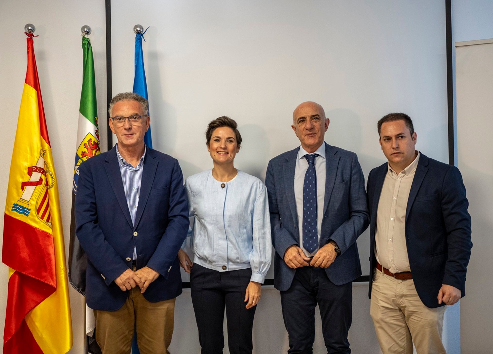 La CHG y la Diputación de Badajoz suscriben un convenio para acondicionar la carretera de Barbaño a la EX-328 La CHG y la Diputación de Badajoz suscriben un convenio para acondicionar la carretera de Barbaño a la EX-328