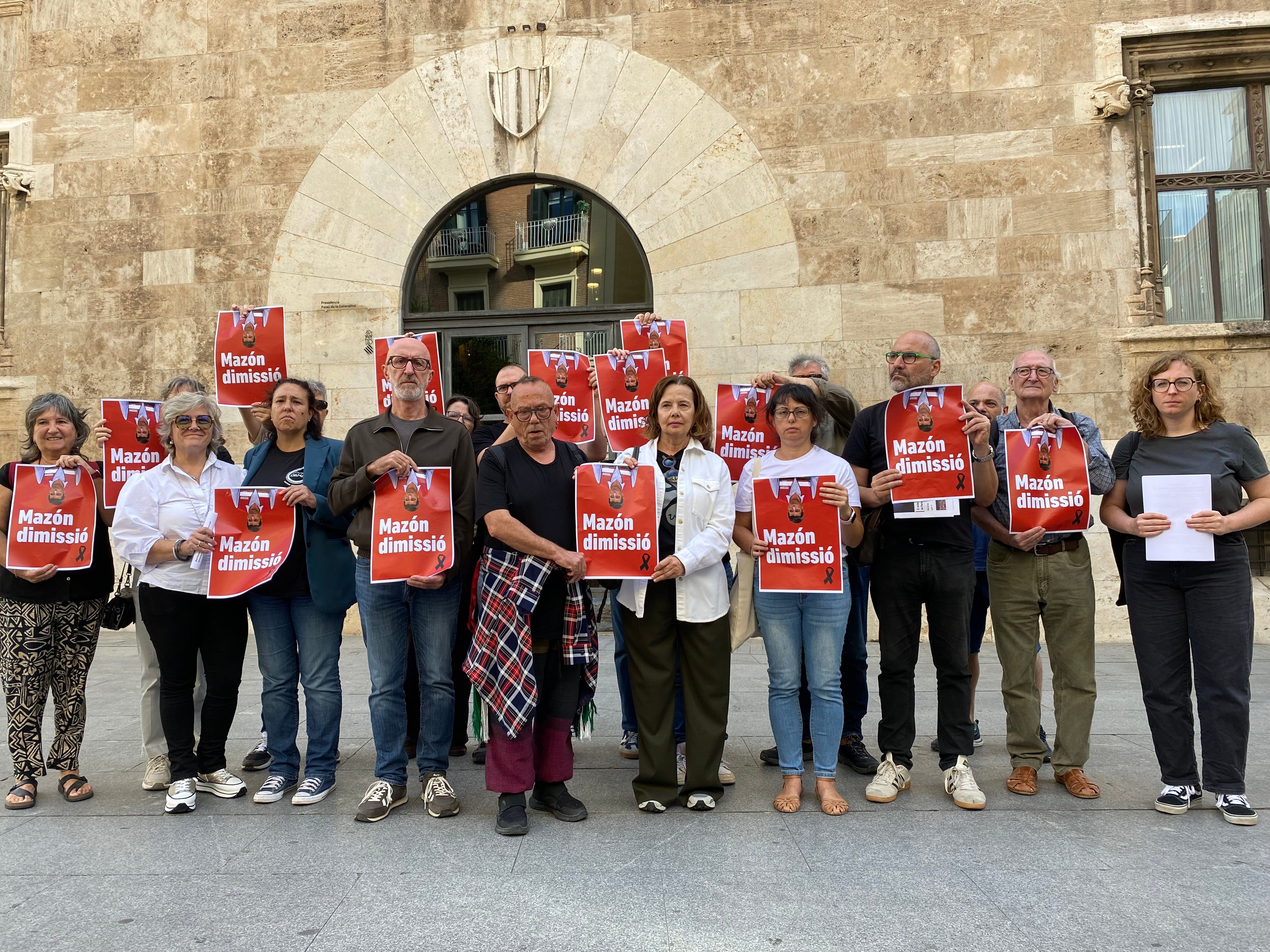 Los afectados por la DANA piden a la sociedad valenciana que les acompañen en la manifestación convocada para este sábado Los afectados por la DANA piden a la sociedad valenciana que les acompañen en la manifestación convocada para este sábado
