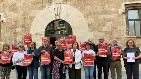 Las entidades convocantes han presentado la manifestación a las puertas de la Generalitat Las entidades convocantes han presentado la manifestación a las puertas de la Generalitat