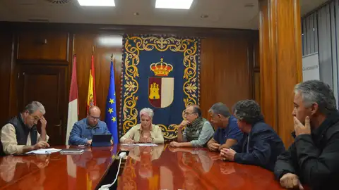 APAG reclama medidas urgentes para los ganaderos damnificados por el incendio del Pico del Lobo APAG reclama medidas urgentes para los ganaderos damnificados por el incendio del Pico del Lobo