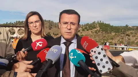 Gallardo exige por carta a las propietarias de Almaraz que soliciten al Gobierno la prórroga de la central Gallardo exige por carta a las propietarias de Almaraz que soliciten al Gobierno la prórroga de la central