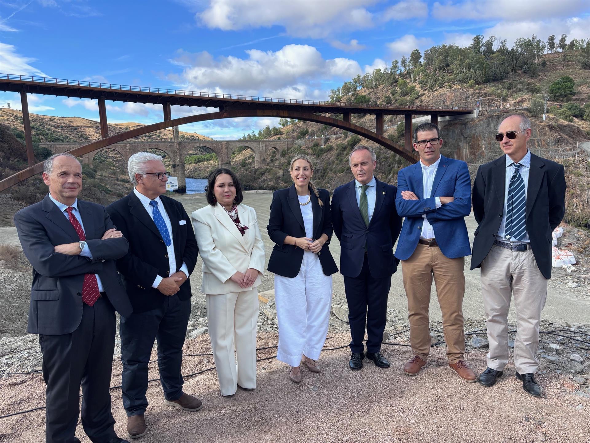 Guardiola inaugura el viaducto que protegerá el Puente Romano de Alcántara para el que se pedirá Patrimonio de la Humanidad Guardiola inaugura el viaducto que protegerá el Puente Romano de Alcántara para el que se pedirá Patrimonio de la Humanidad