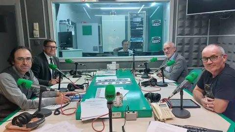 El gobierno local y PSOE de Santiago califican los presupuestos de la Xunta para Santiago de "pequeños y decepcionantes" El gobierno local y PSOE de Santiago califican los presupuestos de la Xunta para Santiago de "pequeños y decepcionantes"