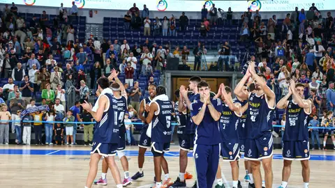 El Alimerka celebra la victoria ante Burgos El Alimerka celebra la victoria ante Burgos