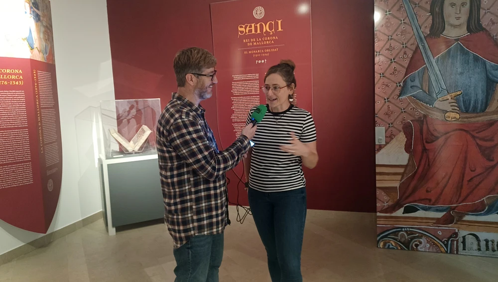 María Bofill junto a Manu Gon durante la visita guíada de la exposiciones María Bofill junto a Manu Gon durante la visita guíada de la exposiciones