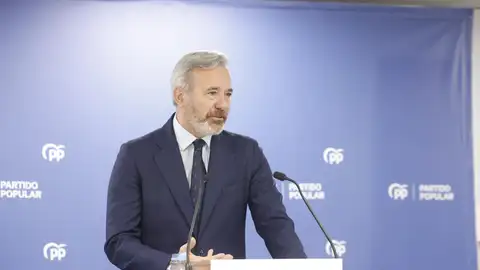 Azcón durante su comparecencia en la sede del PP aragonés Azcón durante su comparecencia en la sede del PP aragonés