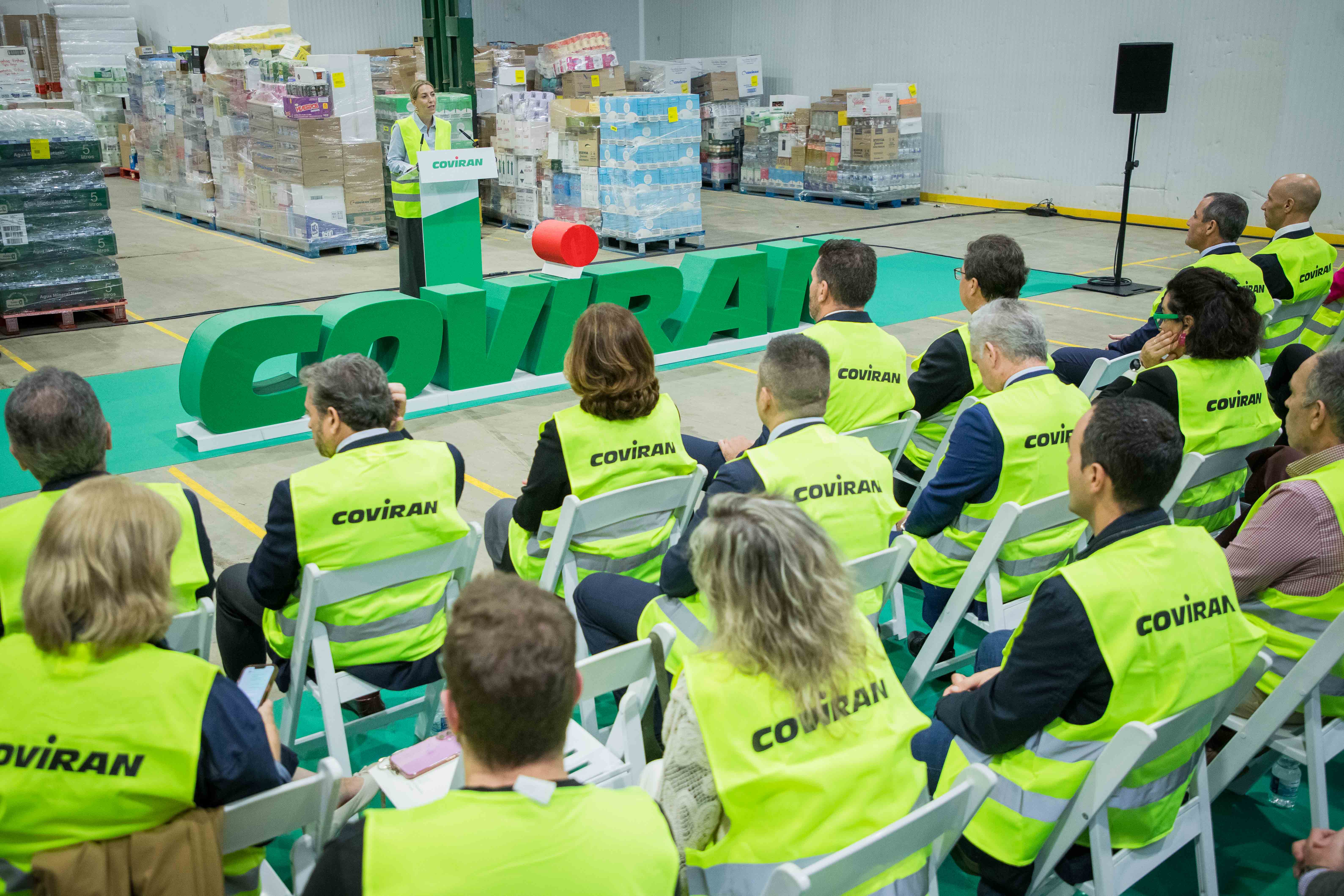 La presidenta de la Junta visita la plataforma logística de Covirán en Mérida y apuesta por crear un entorno favorable para las empresas La presidenta de la Junta visita la plataforma logística de Covirán en Mérida y apuesta por crear un entorno favorable para las empresas