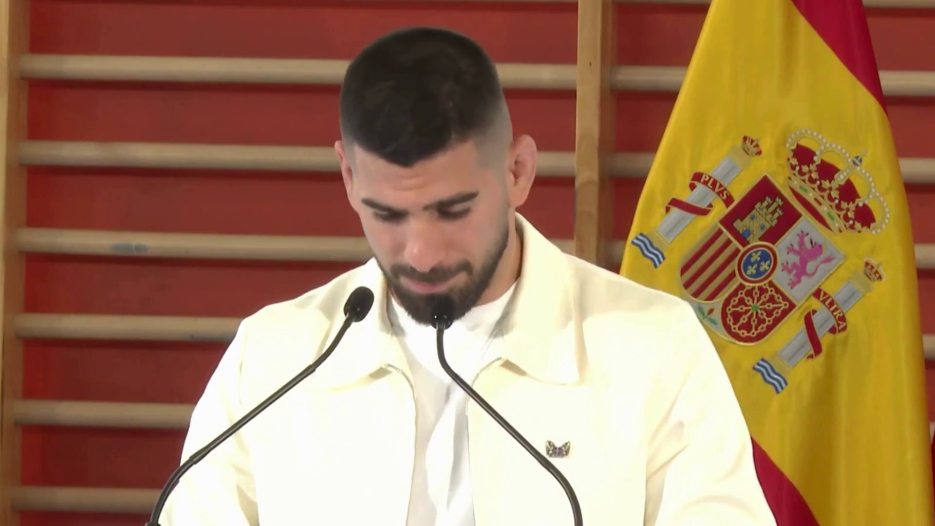 "Antes de ser campeón sentí mucho miedo": la confesión más humana de un emocionado Ilia Topuria sobre el bullying y el acoso escolar "Antes de ser campeón sentí mucho miedo": la confesión más humana de un emocionado Ilia Topuria sobre el bullying y el acoso escolar