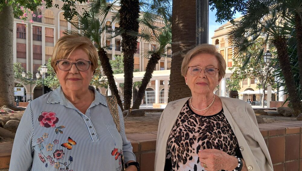Mari y Mari Carmen, vecinas de Paiporta. 