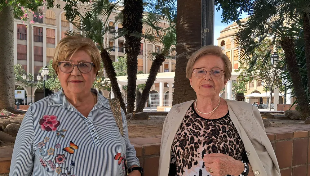 Mari y Mari Carmen, vecinas de Paiporta. Mari y Mari Carmen, vecinas de Paiporta.