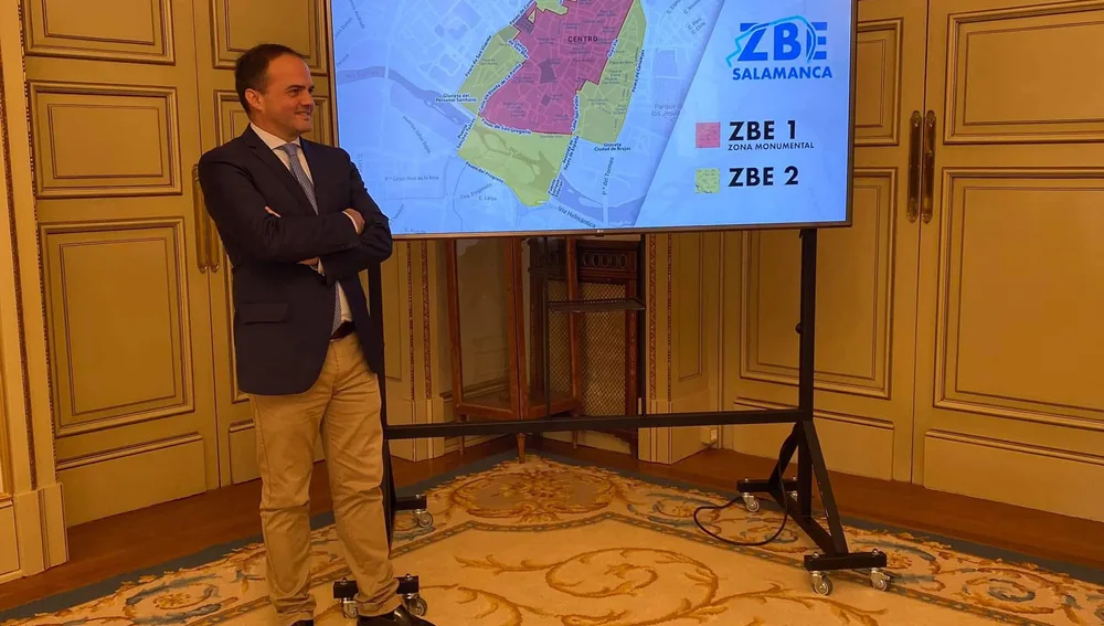 El concejal, durante una rueda de prensa en el consistorio salmantino El concejal, durante una rueda de prensa en el consistorio salmantino