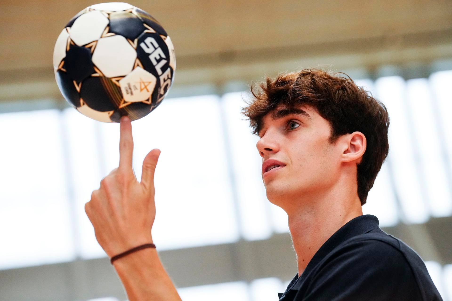 Pablo Urdangarin, tras ser convocado con la selección: "No sé si llegaré a lo que fue mi padre" Pablo Urdangarin, tras ser convocado con la selección: "No sé si llegaré a lo que fue mi padre"