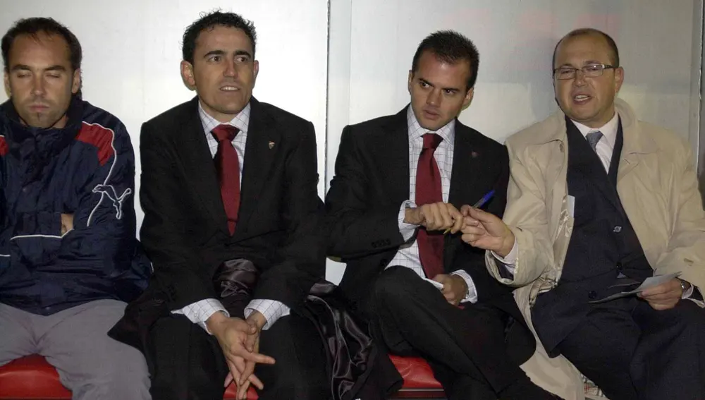 Javier Sánchez, Antolín Gonzalo y Ángel Molina, en el banquillo de la Sego Javier Sánchez, Antolín Gonzalo y Ángel Molina, en el banquillo de la Sego